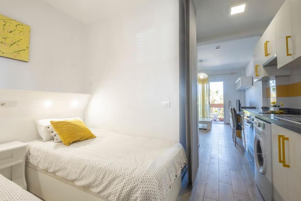 Apartment With Balcony And Swimming Pool 푸에르토 드 라 크루즈 외부 사진